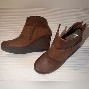 OTBT Dharma leather wedge, with patch work.